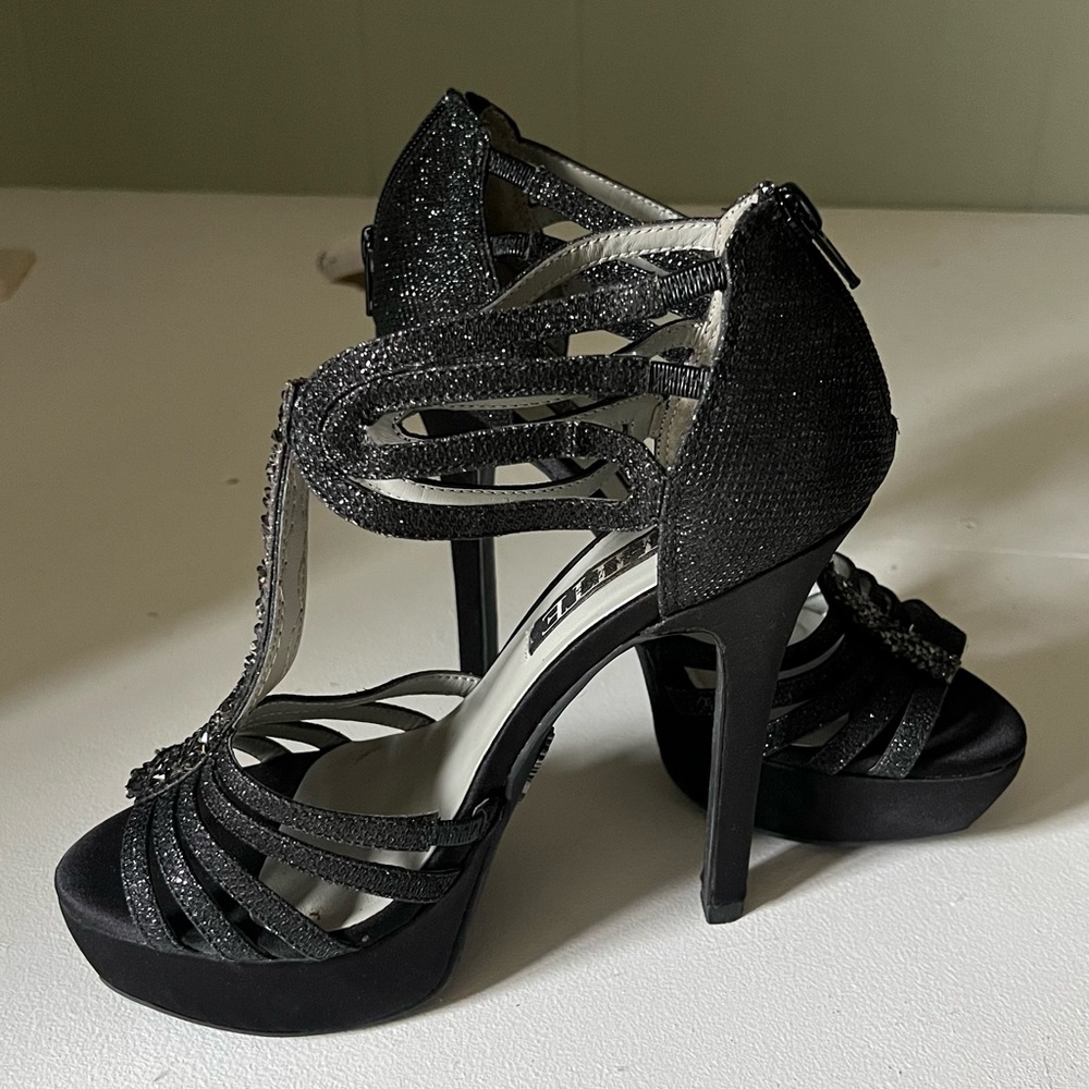 Vera Wang white brand, black bridesmaid shoes